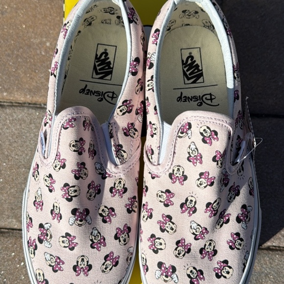 LIMITED EDITION Minnie Mouse Disney Vans - Picture 2 of 7